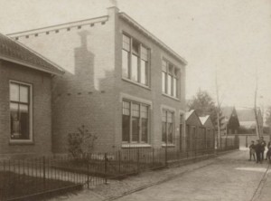 De fabriek van Wolter & Dros, Centrale Verwarming, aan de Korte Beekstraat, hoek Bekensteinselaan (1917)